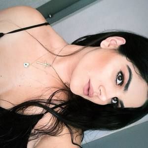 Meet your Posher, Camellia